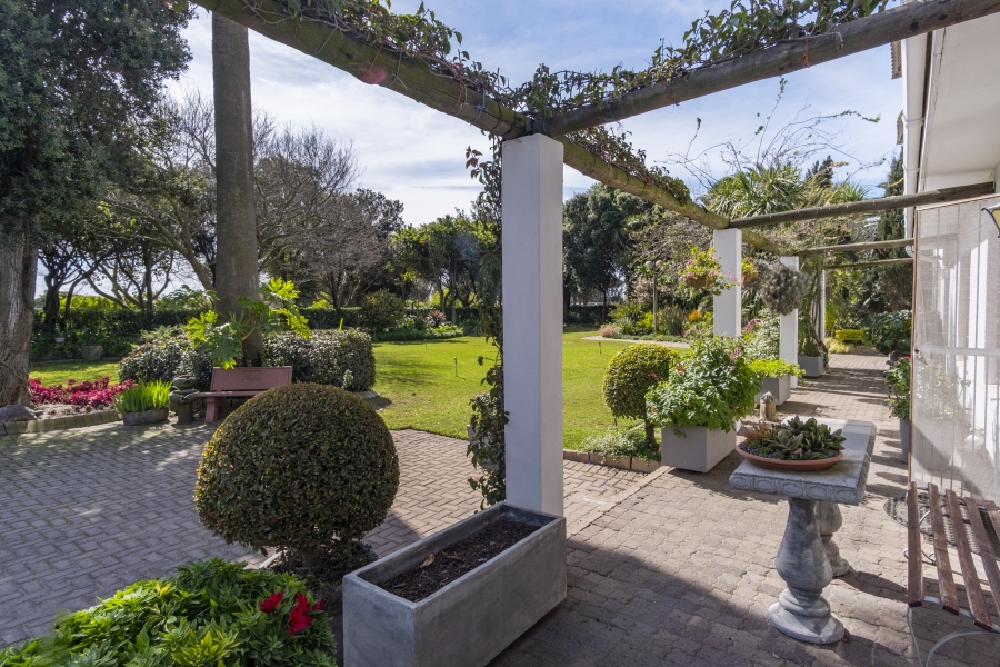 6 Bedroom Property for Sale in Schaap Kraal Western Cape